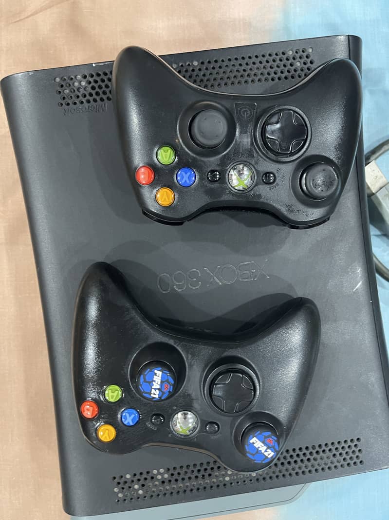Xbox 360 with 2 wireless controller 6