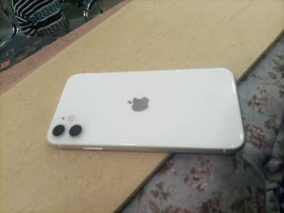 I phone 11 non pta 10/10 condition 64 gb memory with 84% battery