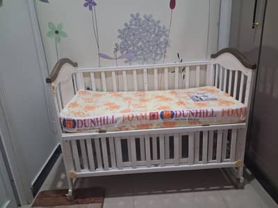 baby cot in good condition