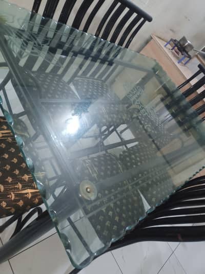 iron dinning table with 6 chairs in good condition