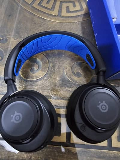 Selling my SteelSeries Arctis Nova 7P in flawless 10/10 condition.