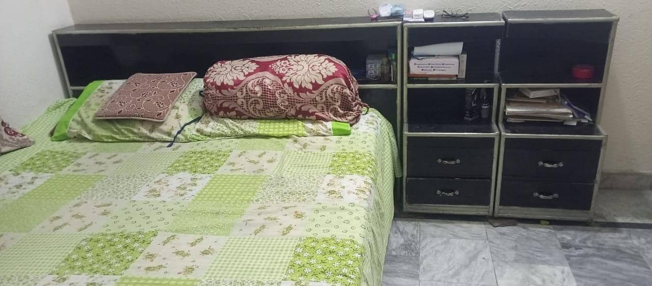 king bed with side table 4