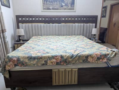 Bedroom set available for sale (used)