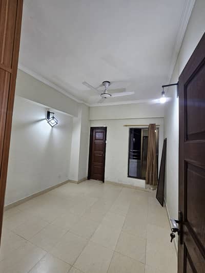 2bed flat available for rent 65000
