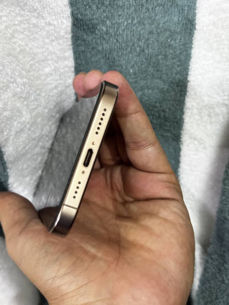 Iphone 16 pro max 10