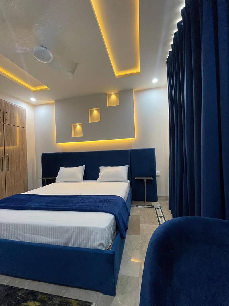 فرنشڈ فلیٹ +کمرے  روزانہ، ھفتہ وار۔ منتھلی ،غوری ٹاؤن اور گلبرگ میں 3