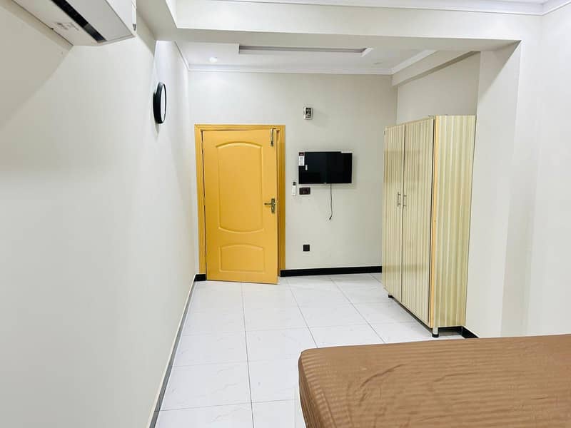 فرنشڈ فلیٹ +کمرے  روزانہ، ھفتہ وار۔ منتھلی ،غوری ٹاؤن اور گلبرگ میں 4