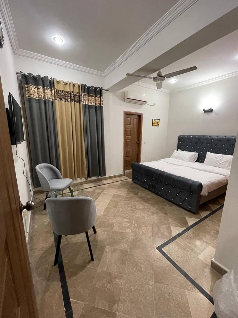 فرنشڈ فلیٹ +کمرے  روزانہ، ھفتہ وار۔ منتھلی ،غوری ٹاؤن اور گلبرگ میں 6