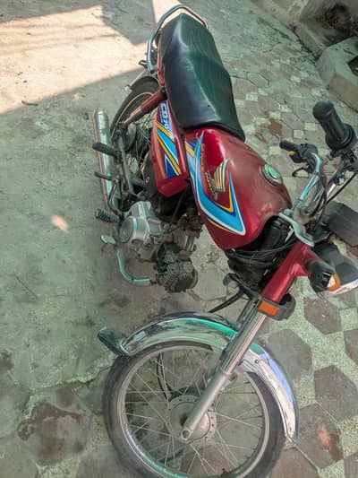 CD 70 سپرداری bike
