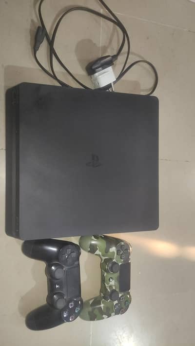 ps4 slim 500gb non jail break with 2 controllers
