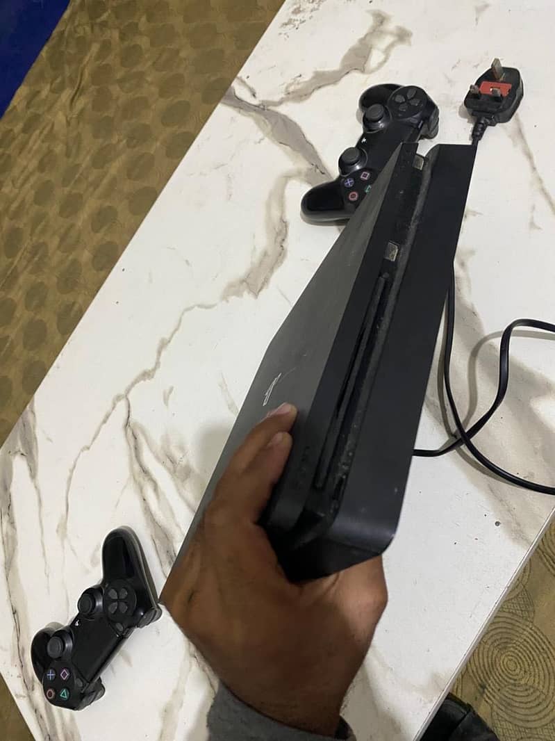 Ps4 slim 2