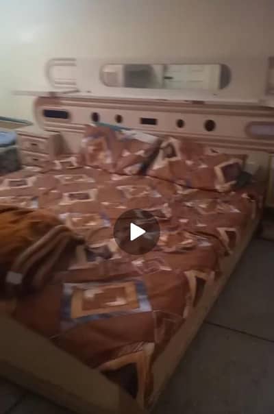 Double  Bed  Spring  matres 2 side tabel   1 dressing fabel