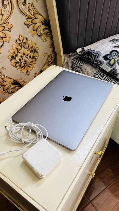 MacBook pro 2019 16"inch _i9 | 16GB | 1TB SSD | Graphic card 8GB