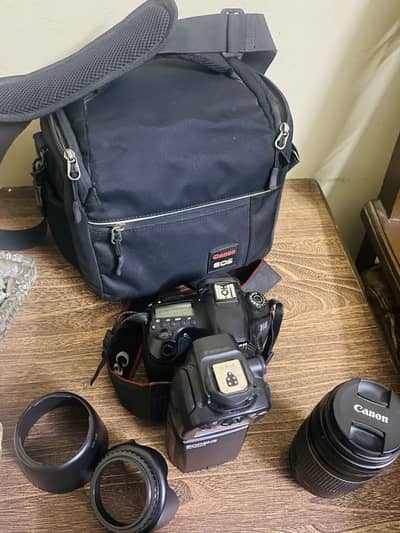 DSLR Canon EOS 60D - Complete Camera Package (Almost New Condition)
