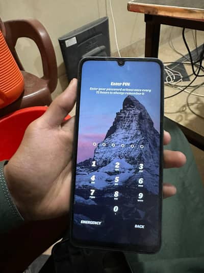 16/128  URGENT SELL WITH ALL METRIAL , ORIGINAL CHARGER ,BOX AVAILABLE