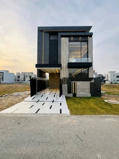 5 Marla Luxury House is Available for Rent in Bahria Town Lahore