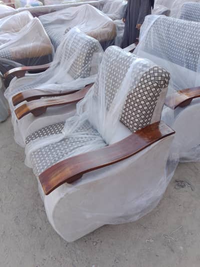 munasib kimat par sofe hasil Karen . 6hazar par sith par