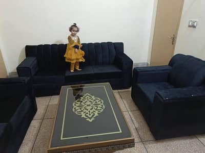 6 Seter Sofa Set Available New Condition