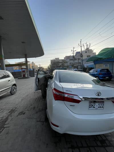 Corolla Gli 2016/17.  Phone number: 03151110289