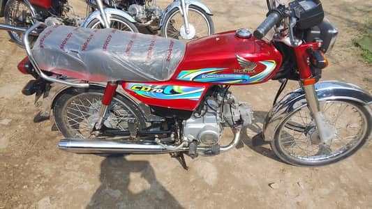 muge ek Honda CD 70 lush condition mein bike chye bediyan rode lhr