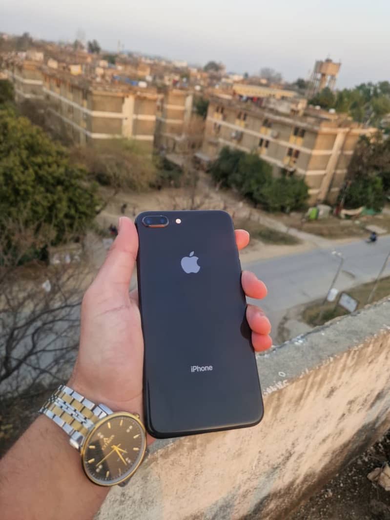 iPhone 8 Plus 0