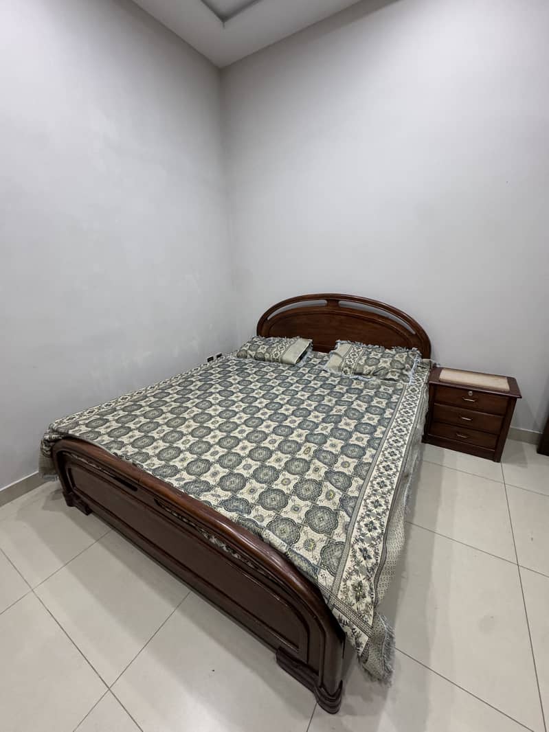 Double Bed with dressing Table 0