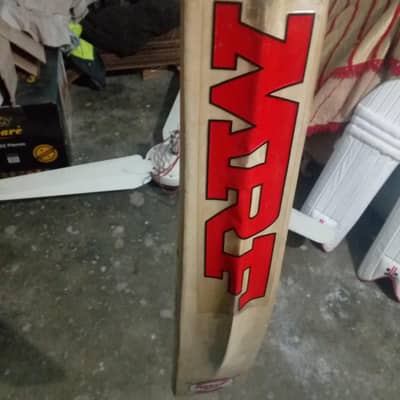 Hard Ball Cricket Bat Sb okay hai bs grip nhi lagi hai