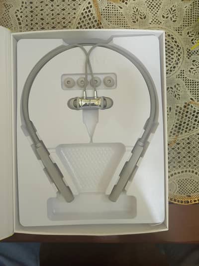Premium Wireless Headphones – Heavy Bass – Like New