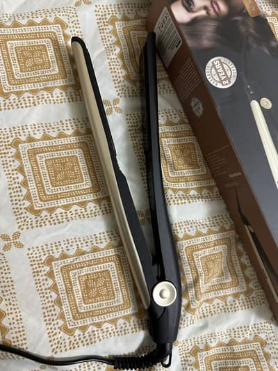 Hair straightener from Dubai