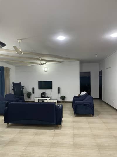 Portion for rent in block L