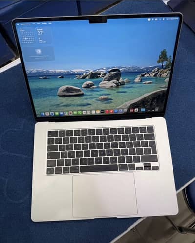 MACBOOK AIR (2024 M3 Chip) 15 inch Display (98 Battery 80 Cycles)