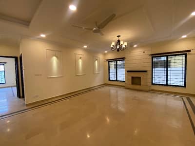 3 bedrooms apartment for rent in askari tower 2