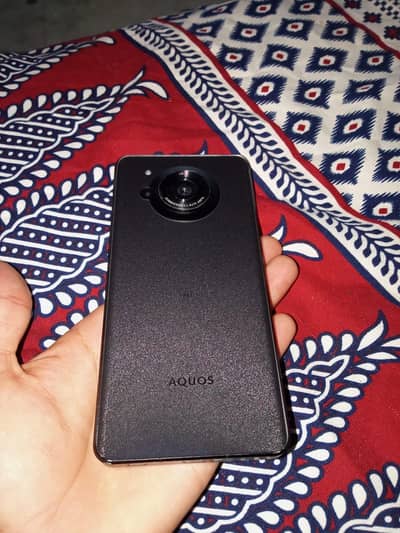 AQUOS R7