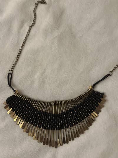 brand new necklace original price 2000 selling price 900