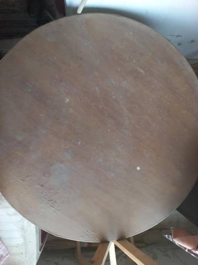 round wood dinning table