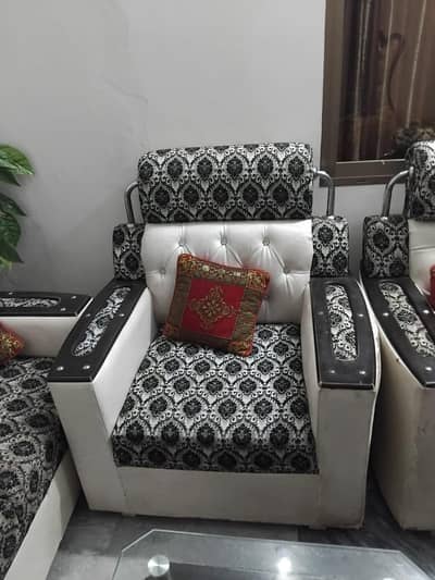 6 seated sofa urgent sale