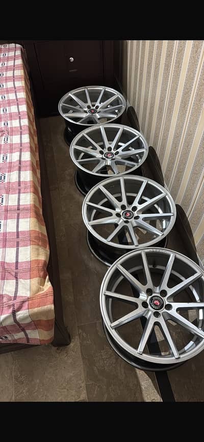 Vesson Rims 18 inch no repaireAnd tyire Tyire brand new 215/45/17