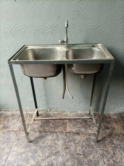 KITCHEN SINK WITH STAND