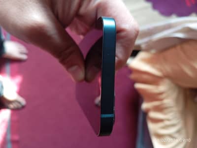 iphone 13 brand new 10/10 only box open