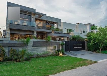 20 MARLA ELEGANT AND FULLY MAINTAINED SUPER HOT LOCATED BUNGALOW IS AVAILABLE IN THE BEST BLOCK OF DHA LAHORE.