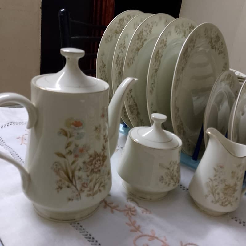 Offwhite Dinner Set 0