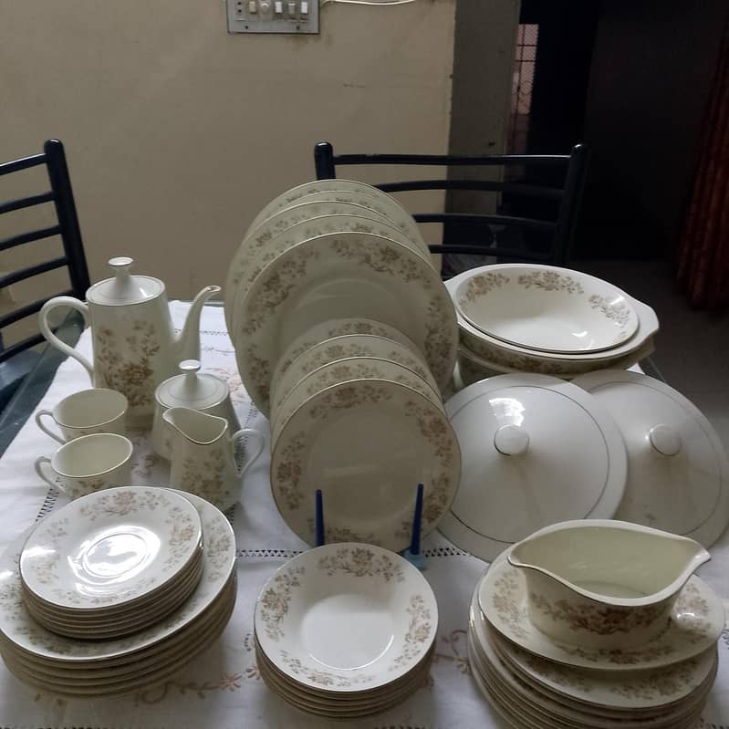 Offwhite Dinner Set 3