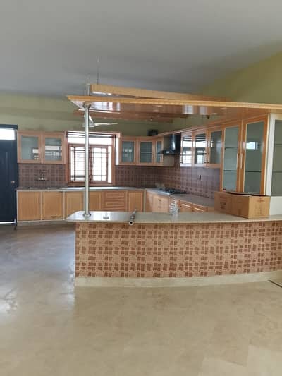 Prime Location 500 Square Yards Upper Portion For rent In Karachi