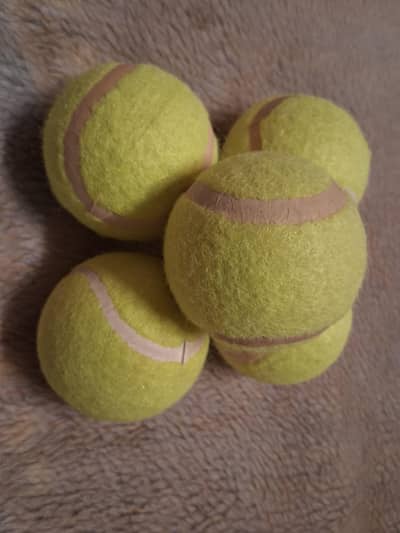 Tennis balls, Five Tennis balls new