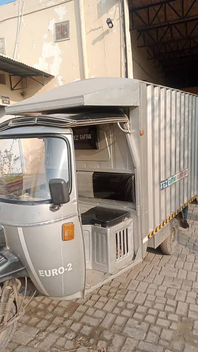 Okara - Tez Raftar Loader Rickshaw With Covered Steel Back Hood