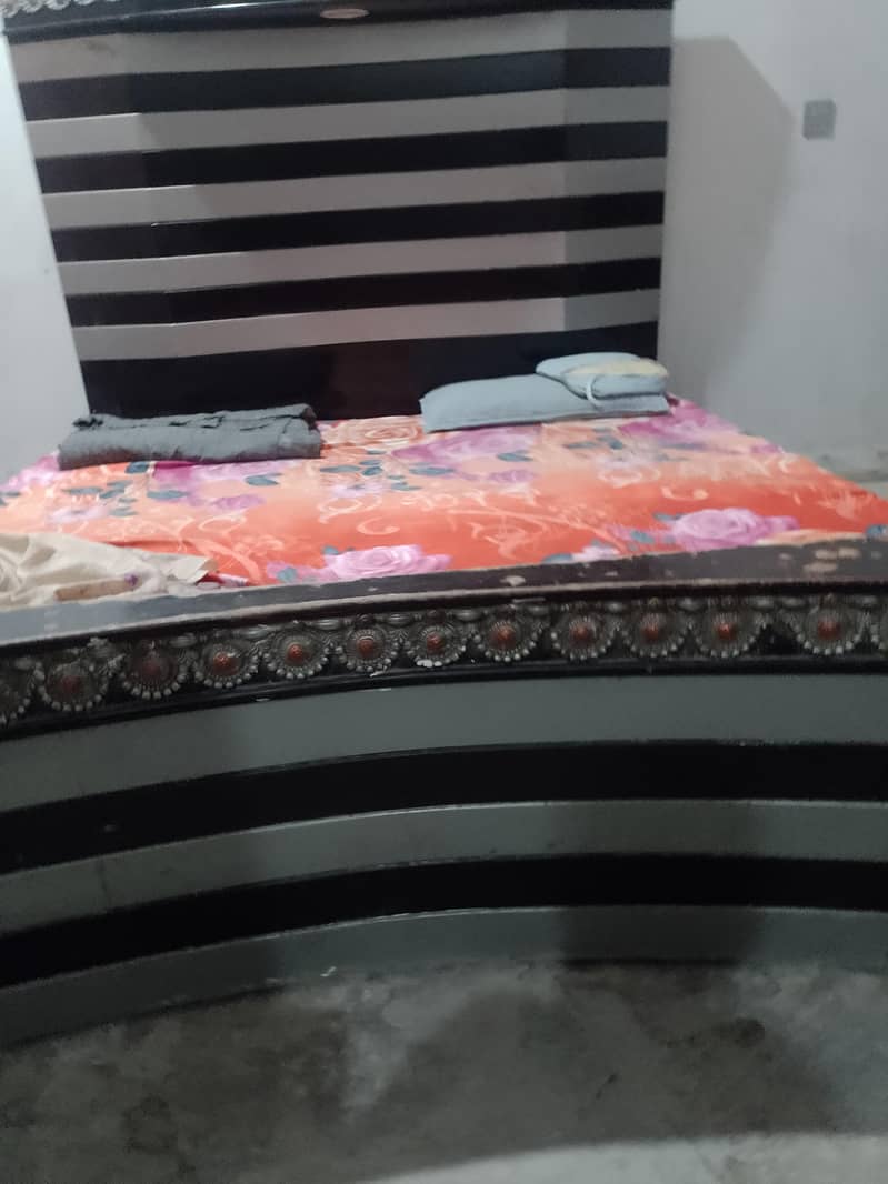 Bed /dressing table 3