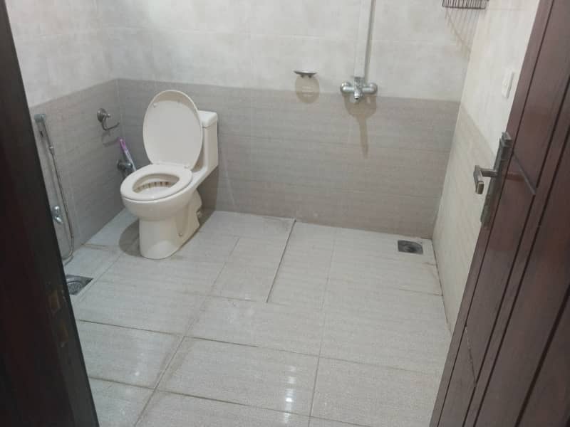 Upper portion for rent 13