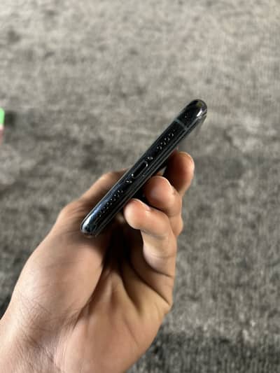 Iphone 11 pro max factory unlock whatsp 03000/1319/36