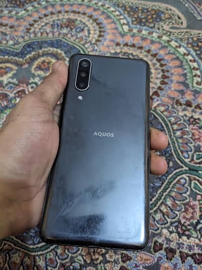 Aquos zero 5g basic 8/128 finger on display