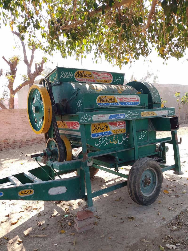 tractor wheat threshor 0